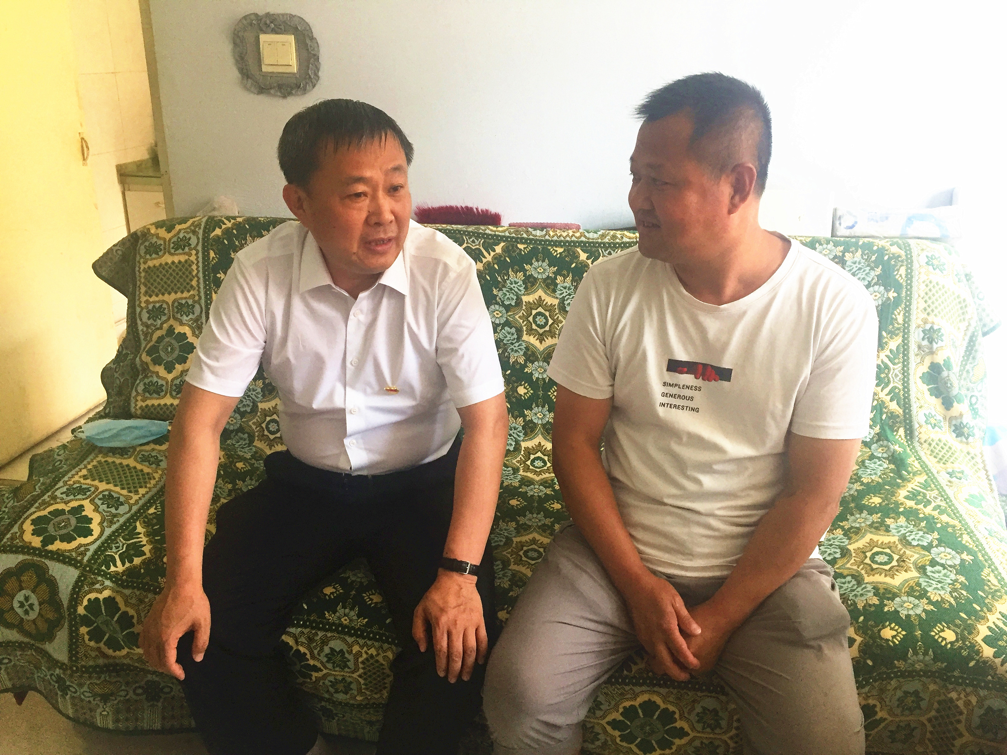 宫延明 赵维国等公司领导看望慰问离退休党员和困难党员