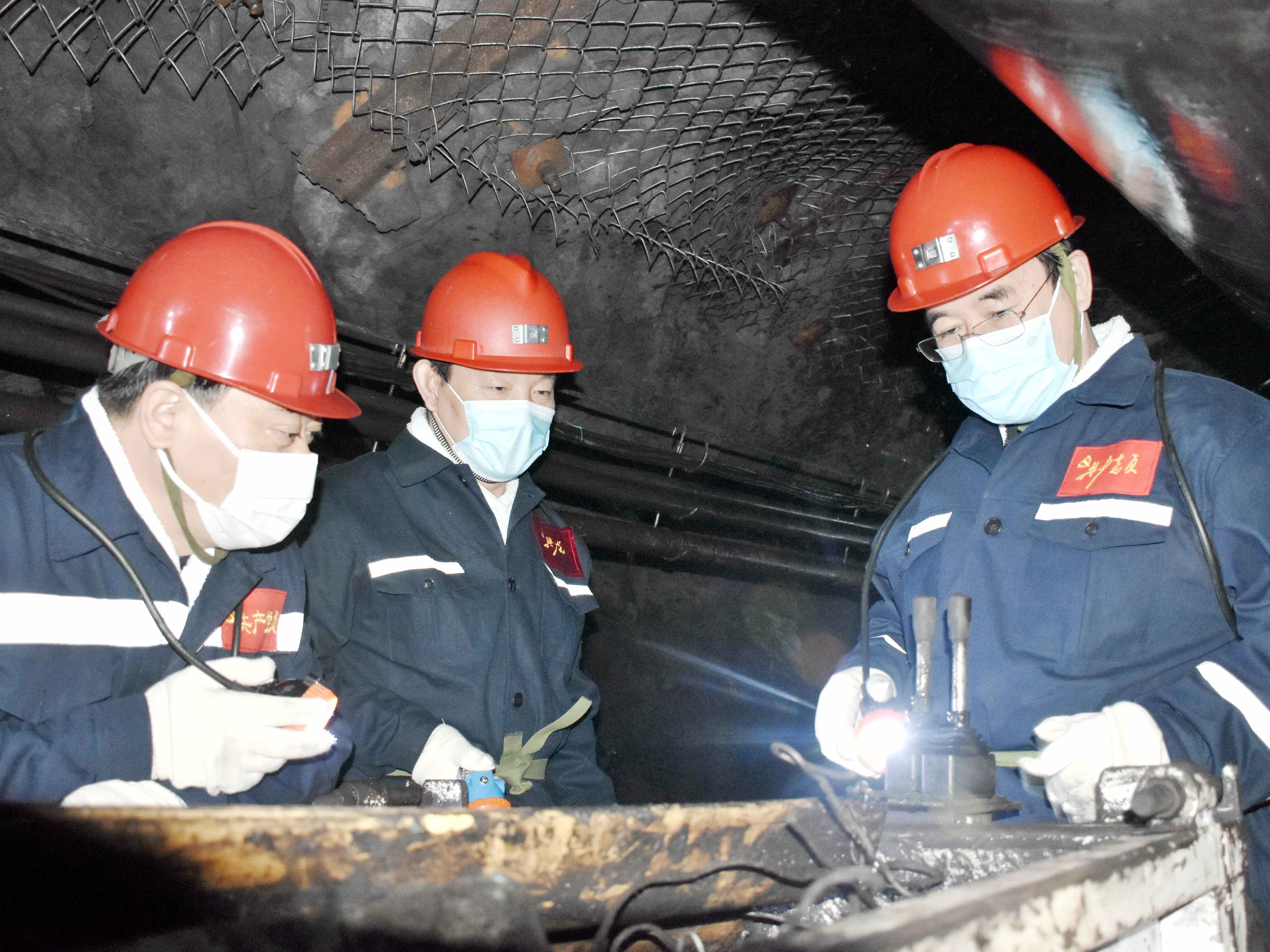 现场丨黑龙江鸡西煤矿“6·5”事故8名被困矿工全部升井_滴道